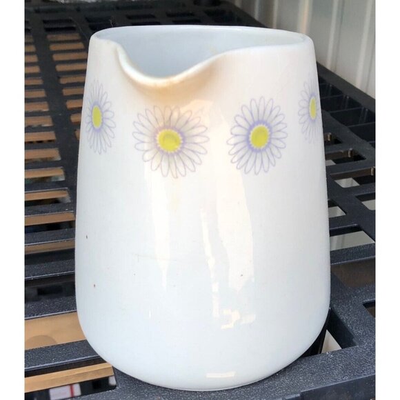 ARABIA FINLAND LARGE 6" WHITE PITCHER CREAMER PURPLE & YELLOW DAISY - Picture 4 of 5